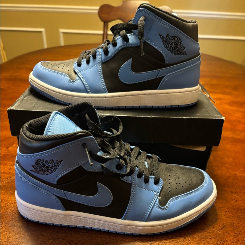 Air Jordan 1 Mid University Blue/Black-White